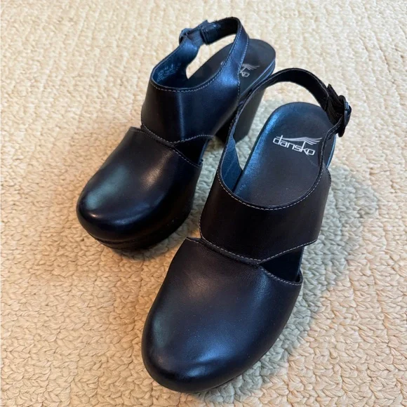 Dansko Riley Clogs Slingback Heels Euro Size 39
= US 8.5 - 9 Black Leather - Picture 1 of 9